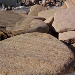 Плитняк ЖЕЛТЫЙ С РАЗВОДАМИ из песчаника голтованый купить во Владимире