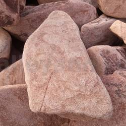 Бут МАЛИНОВЫЙ из песчаника галтованный купить во Владимире